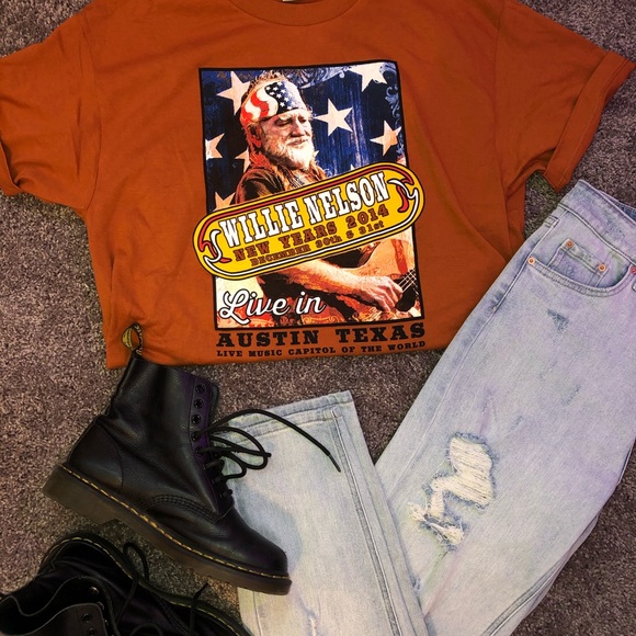 Willie Nelson And Family Oversized Tee - Picture 1 of 5